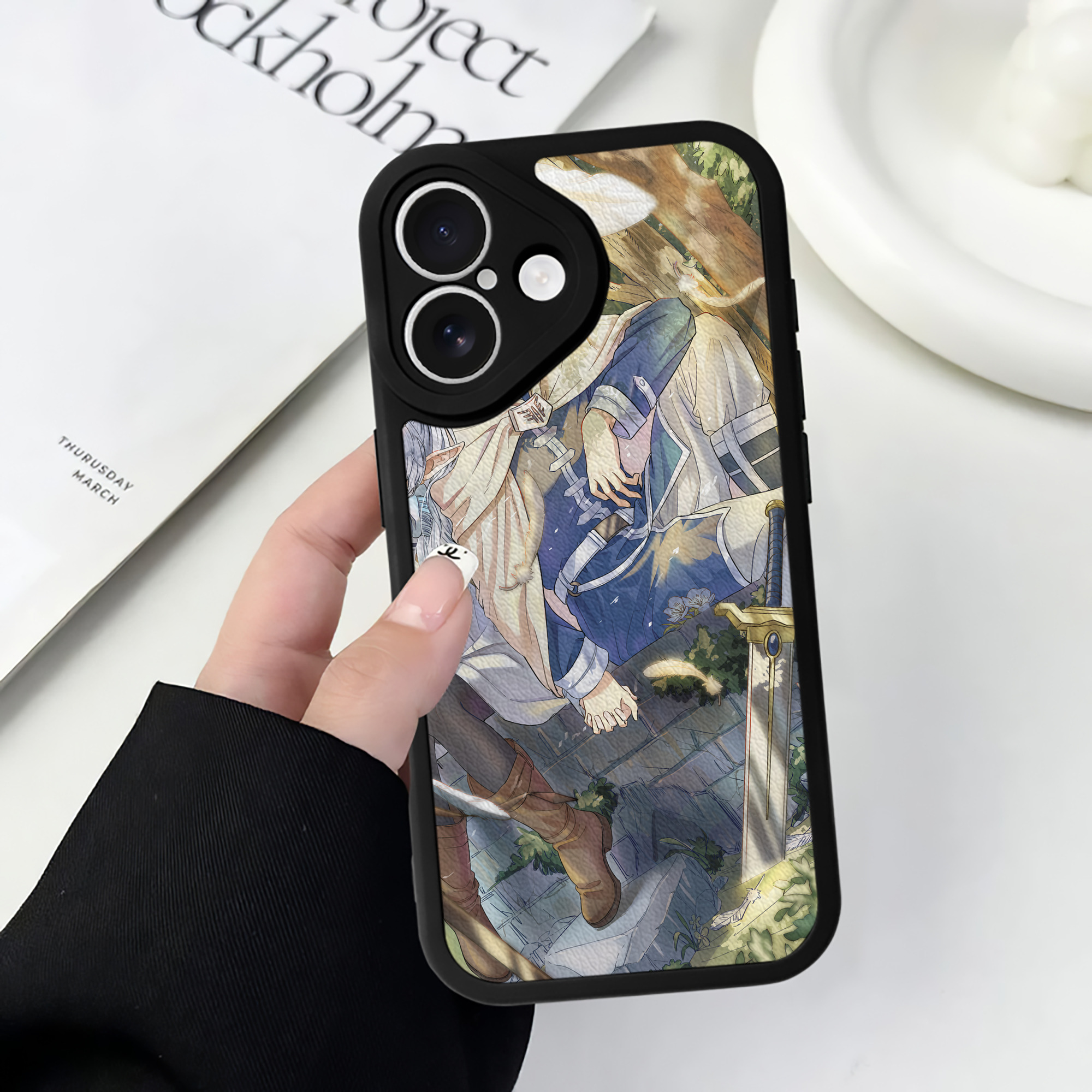 （画像用） 葬送のフリーレン Frieren 【iPhone 16シリーズ対応】シリコンスマホケース（レザー調） 材質：シリコン